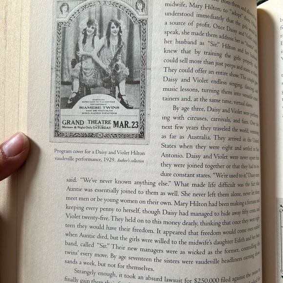 American Sideshow: An Encyclopedia of History's Most Wondrous + Curiously Strang - Picture 5 of 6